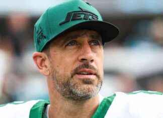 Aaron Rodgers, Tom Brady’nin En Çok Sacked NFL QB Rekorunu Kırmakla İlgili Şaka Yapıyor aaron-rodgers-tom-bradynin-en-ok-sacked-nfl-qb-rekorunu-krmakla-ilgili-aka-yapyor