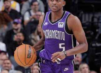 De’Aaron Fox Takas Dedikoduları: Spurs, Victor Wembanyama ile Eşleştirmek İçin Kings Yıldızına Göz Dikiyor deaaron-fox-takas-dedikodular-spurs-victor-wembanyama-ile-eletirmek-iin-kings-yldzna-gz-dikiyor