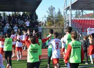 Liderliği Taraftarıyla Kutladılar: Anlamlı ve Etkili Bir Kutlama news-04122024-104721