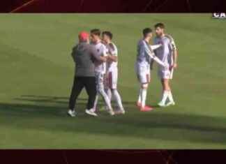 Ünlü Teknik Direktör Sahaya Girdi ve Futbolcusuyla Tartıştı! Tarih Geçen İnanılmaz Anlar! – Futbol Haberleri news-04122024-140809