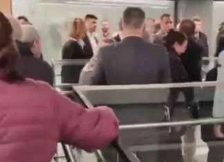 AKP’li Başkan Yardımcısı ve Meclis Üyesi Vatandaşa Saldırdı – Görüntülere Tepki – Sözcü Gazetesi akpli-bakan-yardmcs-ve-meclis-yesi-vatandaa-saldrd-grntlere-tepki-szc-gazetesi