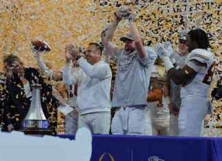 Texas QB Quinn Ewers Receives High Praise from Coach Steve Sarkisian texas-qb-quinn-ewers-receives-high-praise-from-coach-steve-sarkisian