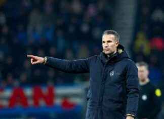 Van Persie dönemi Feyenoord’da başladı! van-persie-dnemi-feyenoordda-balad